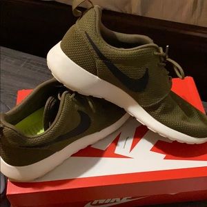 Nike Men’s Roshe